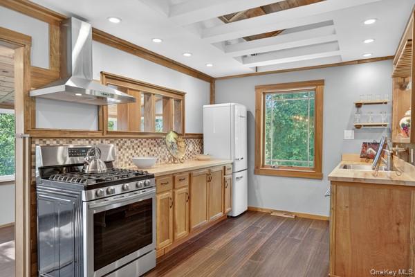 6 Deer Trail N, Greenwood Lake, NY 10925