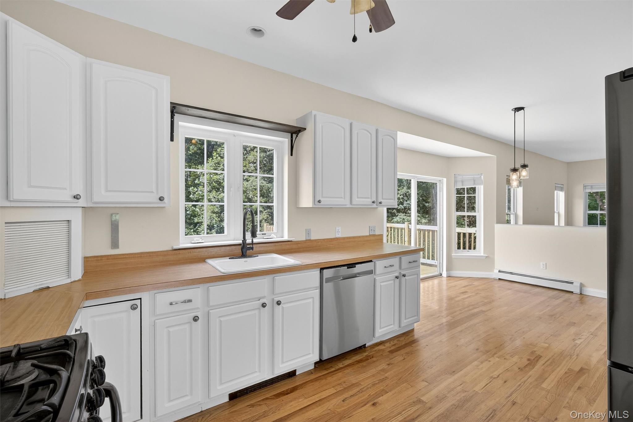 22 Dwaarkill Farms Court, Pine Bush, NY 12566