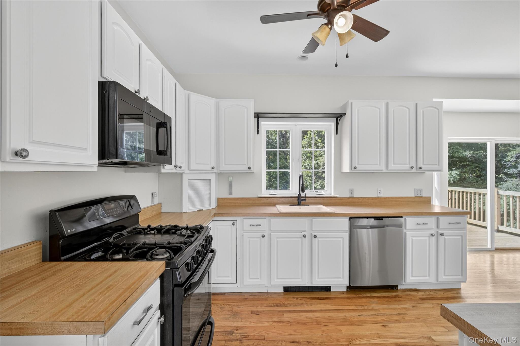 22 Dwaarkill Farms Court, Pine Bush, NY 12566