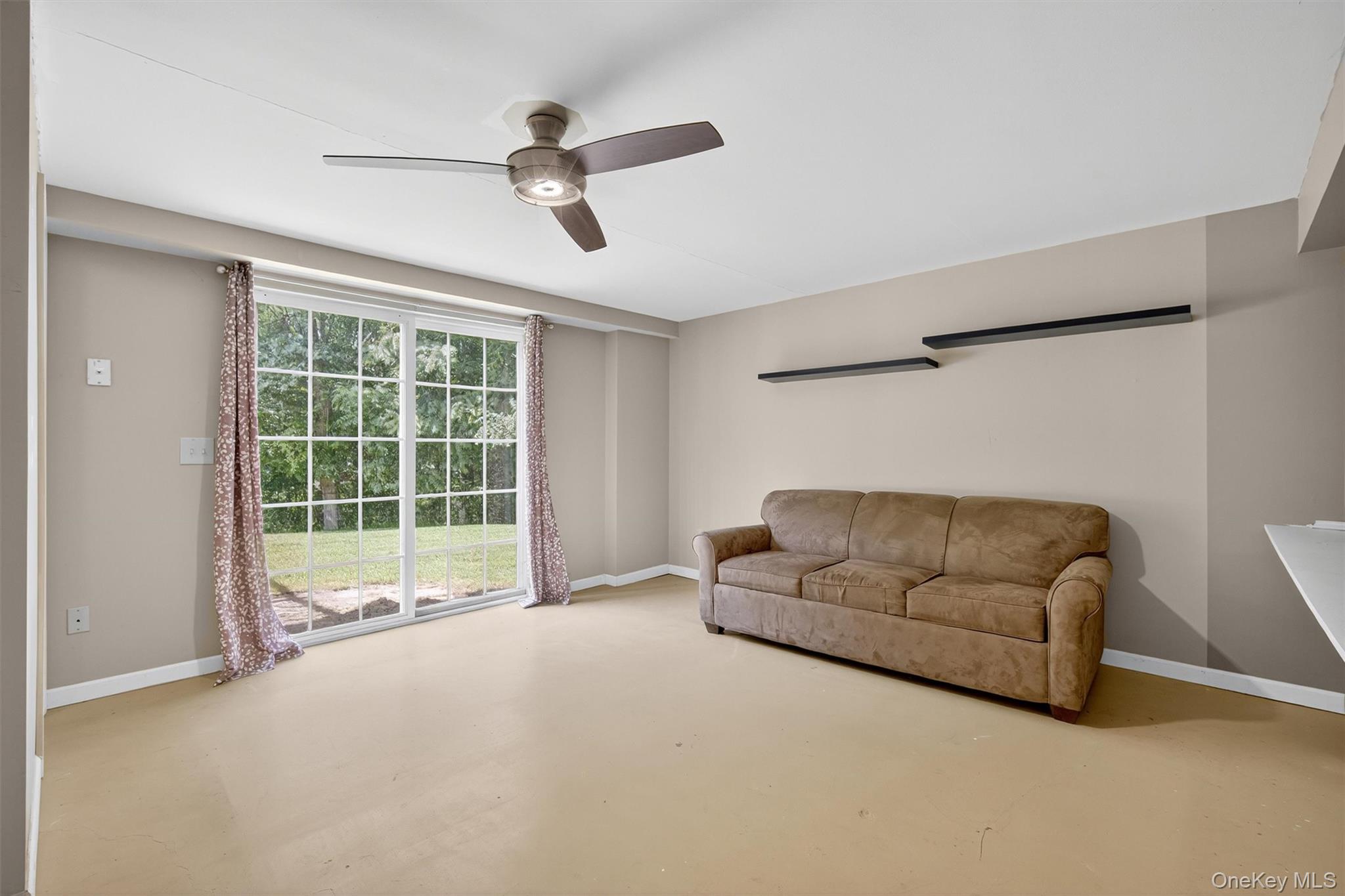 22 Dwaarkill Farms Court, Pine Bush, NY 12566