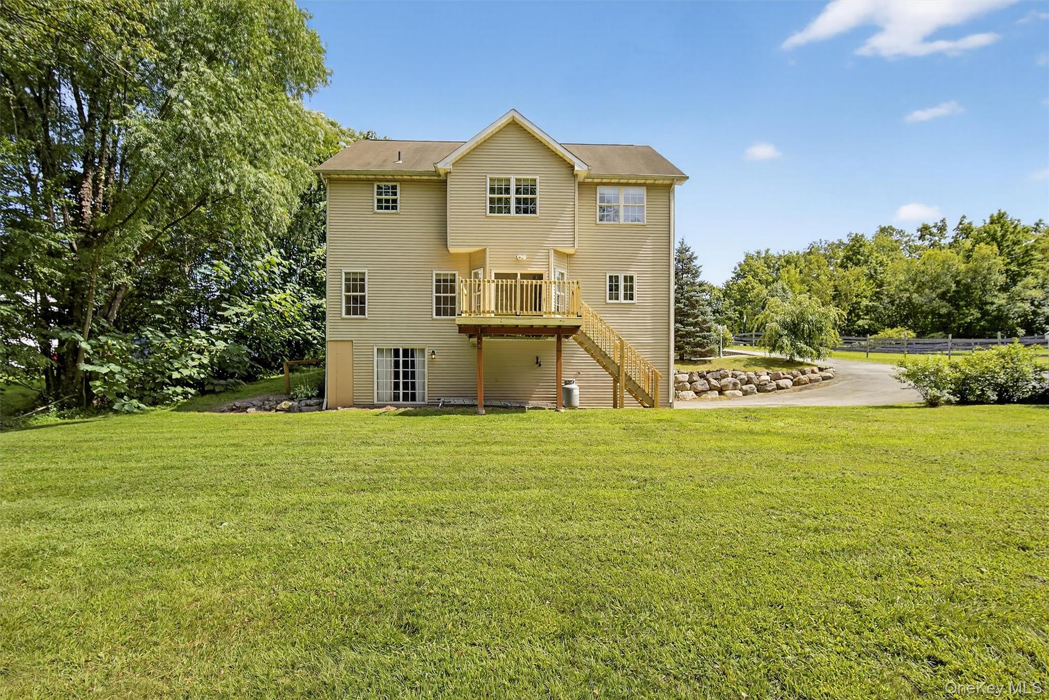 22 Dwaarkill Farms Court, Pine Bush, NY 12566