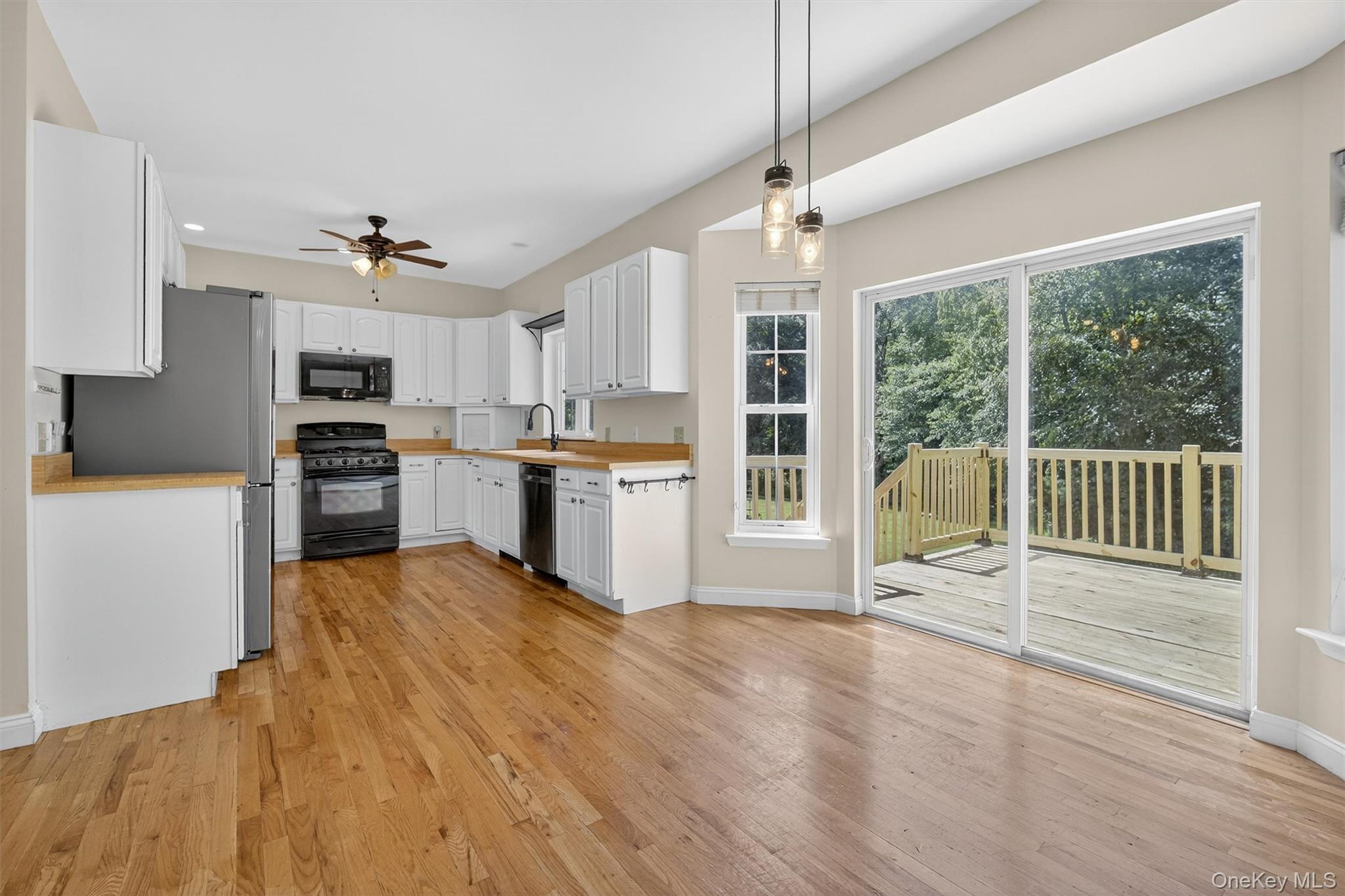 22 Dwaarkill Farms Court, Pine Bush, NY 12566