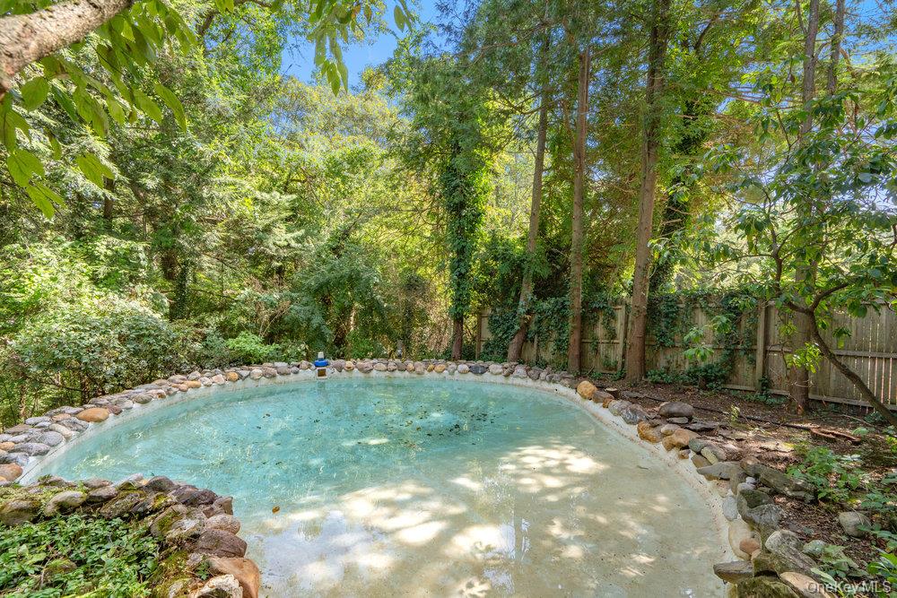 7 Chatham Place, Dix Hills, NY 11746