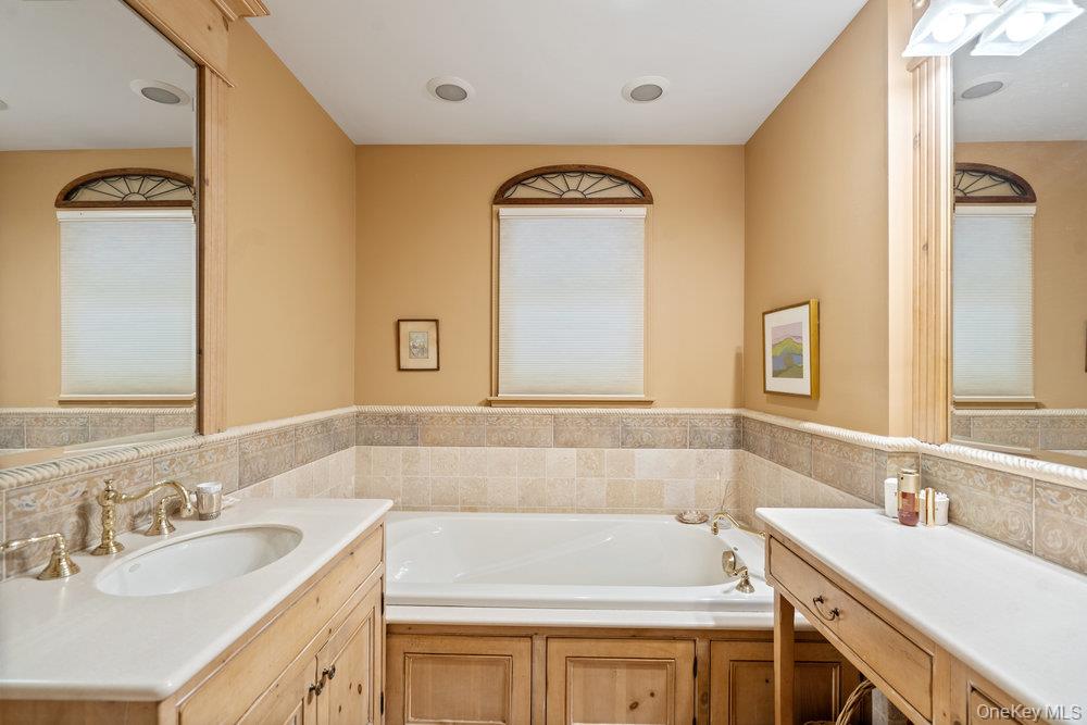 7 Chatham Place, Dix Hills, NY 11746