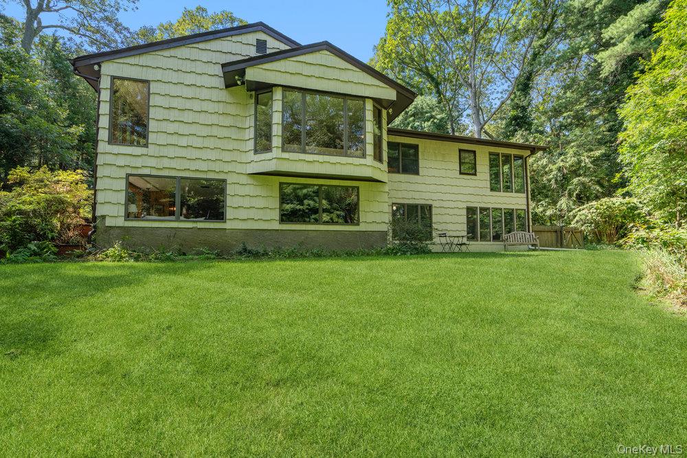 7 Chatham Place, Dix Hills, NY 11746