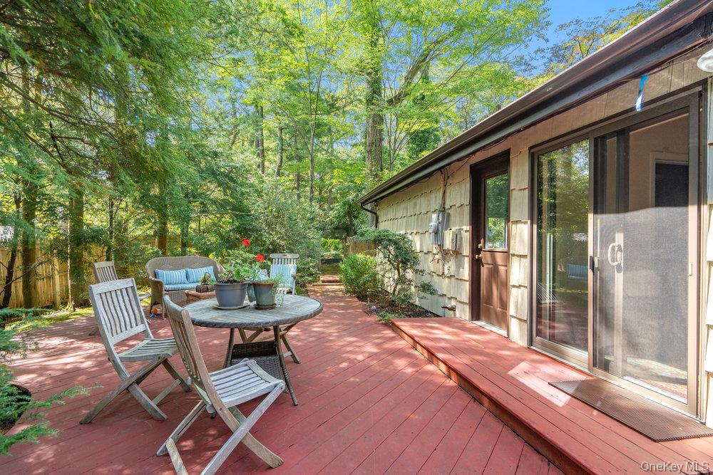 7 Chatham Place, Dix Hills, NY 11746