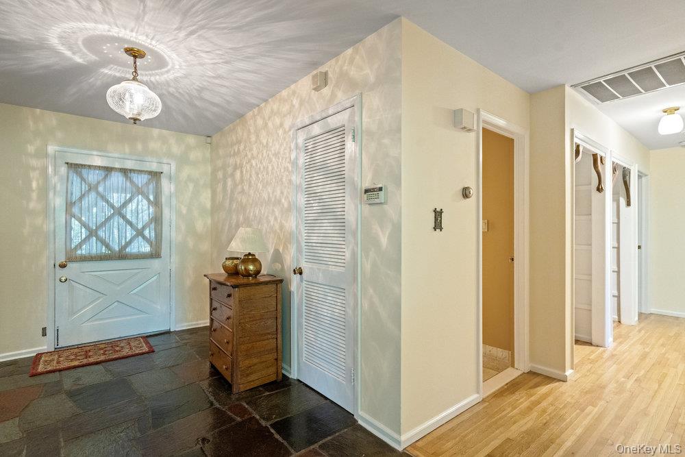 7 Chatham Place, Dix Hills, NY 11746