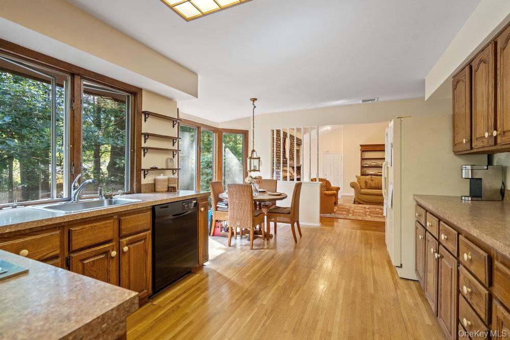 7 Chatham Place, Dix Hills, NY 11746