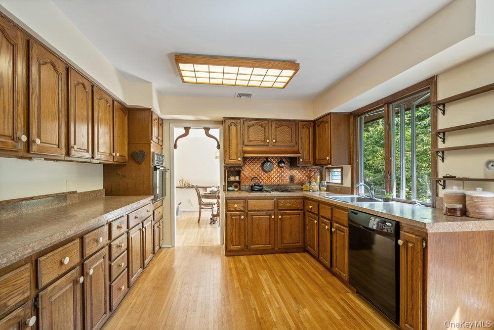 7 Chatham Place, Dix Hills, NY 11746