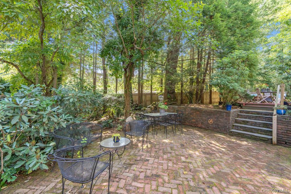 7 Chatham Place, Dix Hills, NY 11746