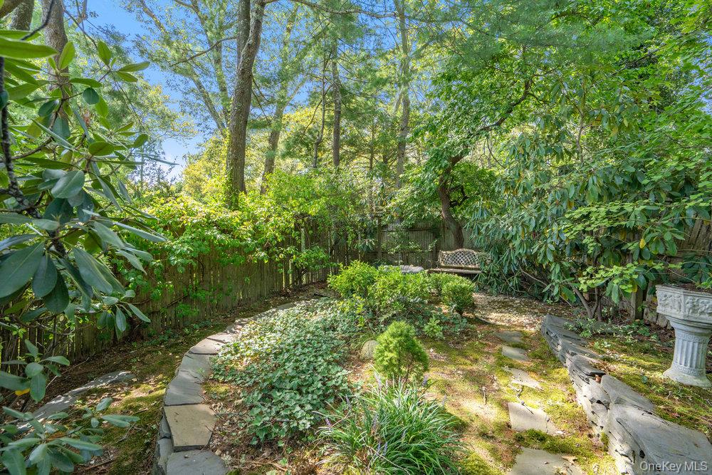 7 Chatham Place, Dix Hills, NY 11746