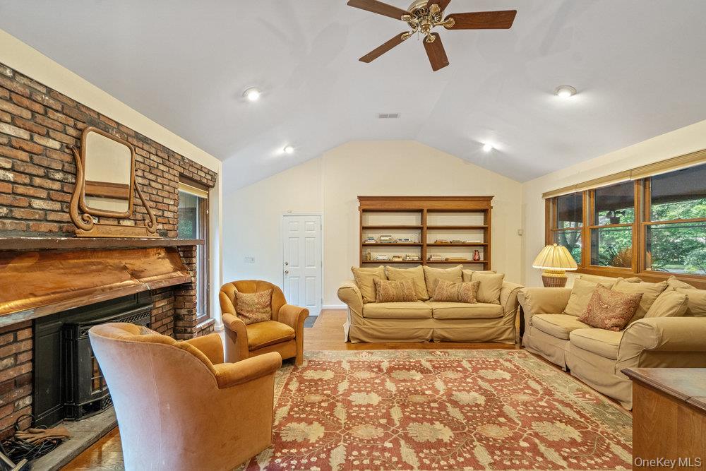 7 Chatham Place, Dix Hills, NY 11746