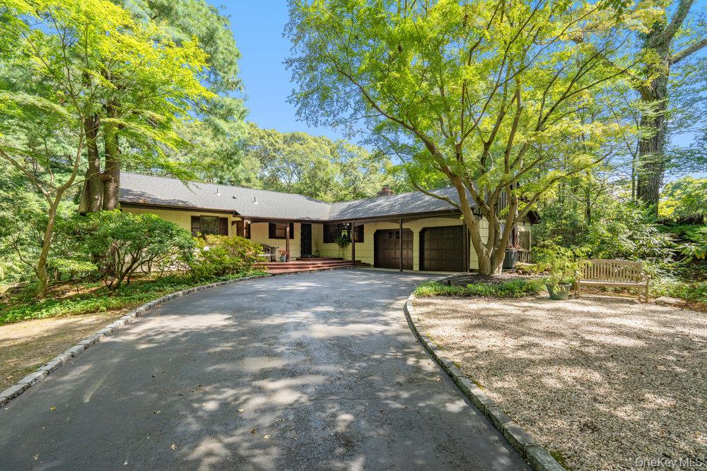 7 Chatham Place, Dix Hills, NY 11746