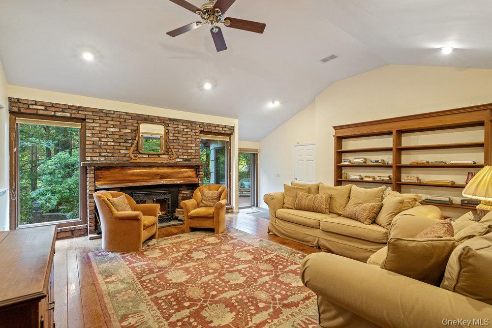 7 Chatham Place, Dix Hills, NY 11746