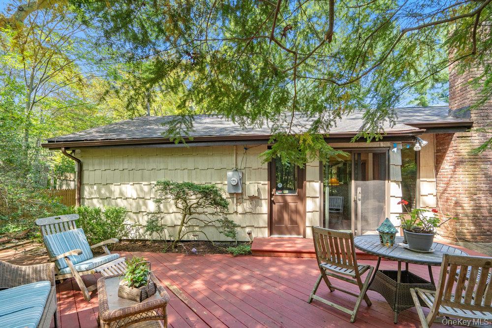 7 Chatham Place, Dix Hills, NY 11746