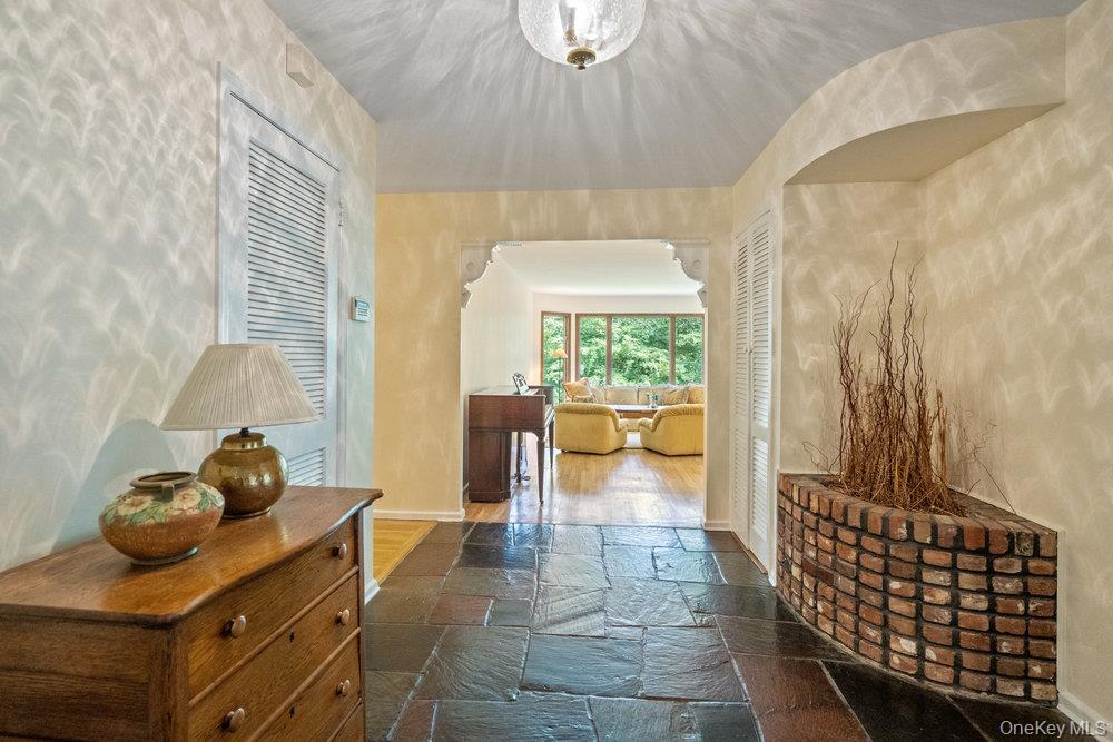 7 Chatham Place, Dix Hills, NY 11746