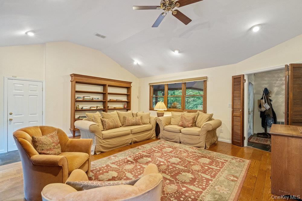 7 Chatham Place, Dix Hills, NY 11746