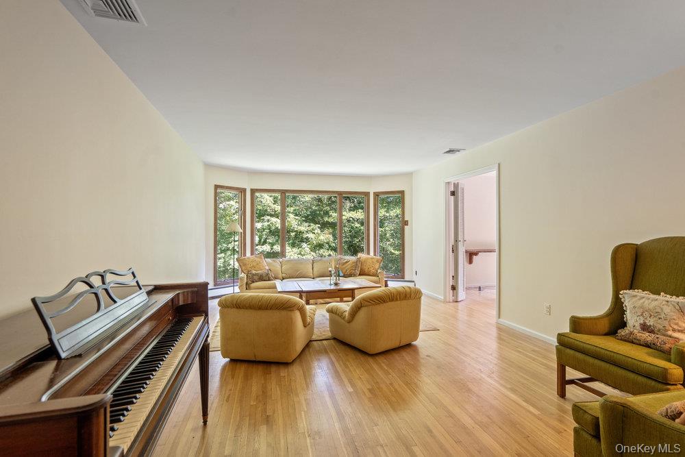 7 Chatham Place, Dix Hills, NY 11746