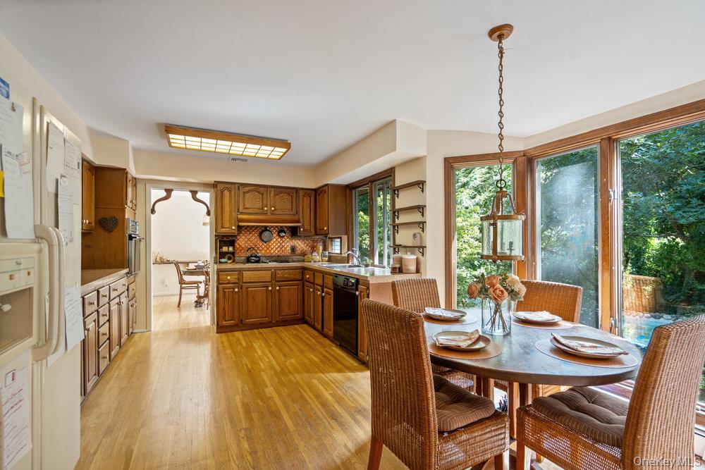 7 Chatham Place, Dix Hills, NY 11746