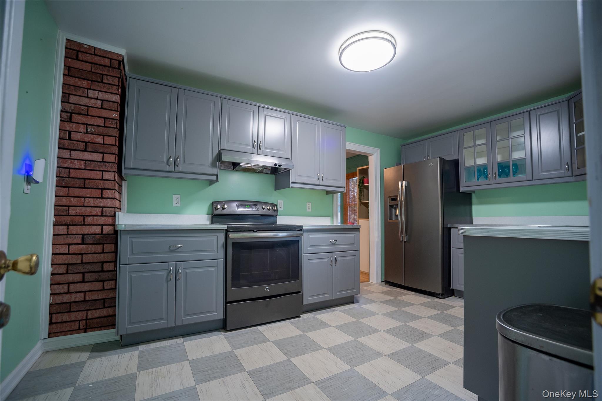 5 Charles Place, Huntington Station, NY 11746