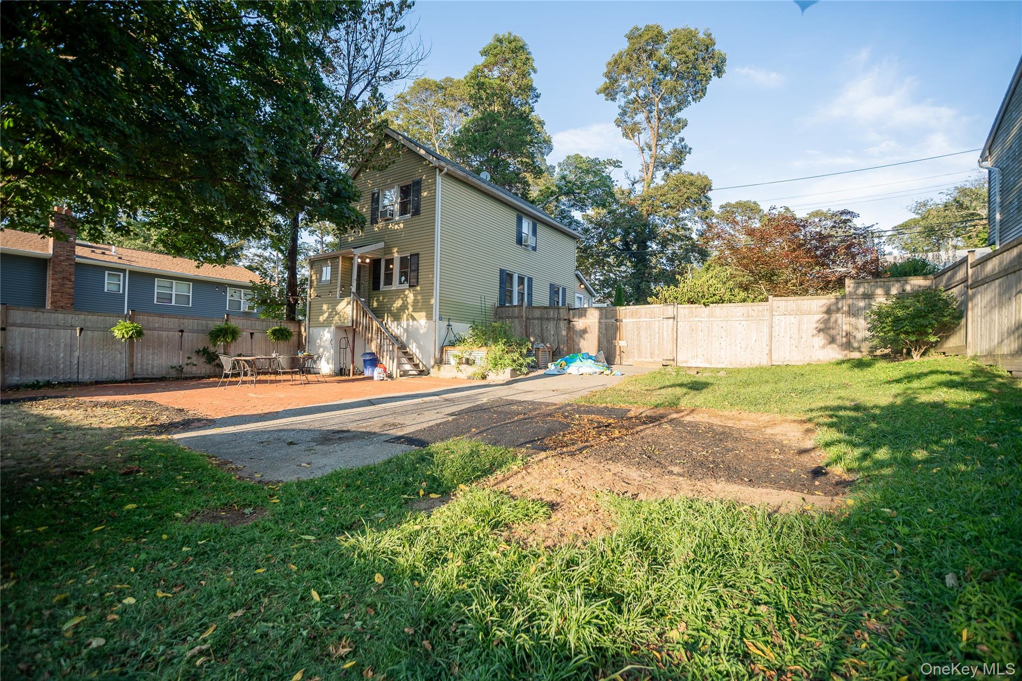 5 Charles Place, Huntington Station, NY 11746