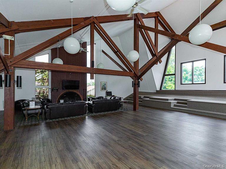 172 Swan Lane, Poughkeepsie, NY 12603