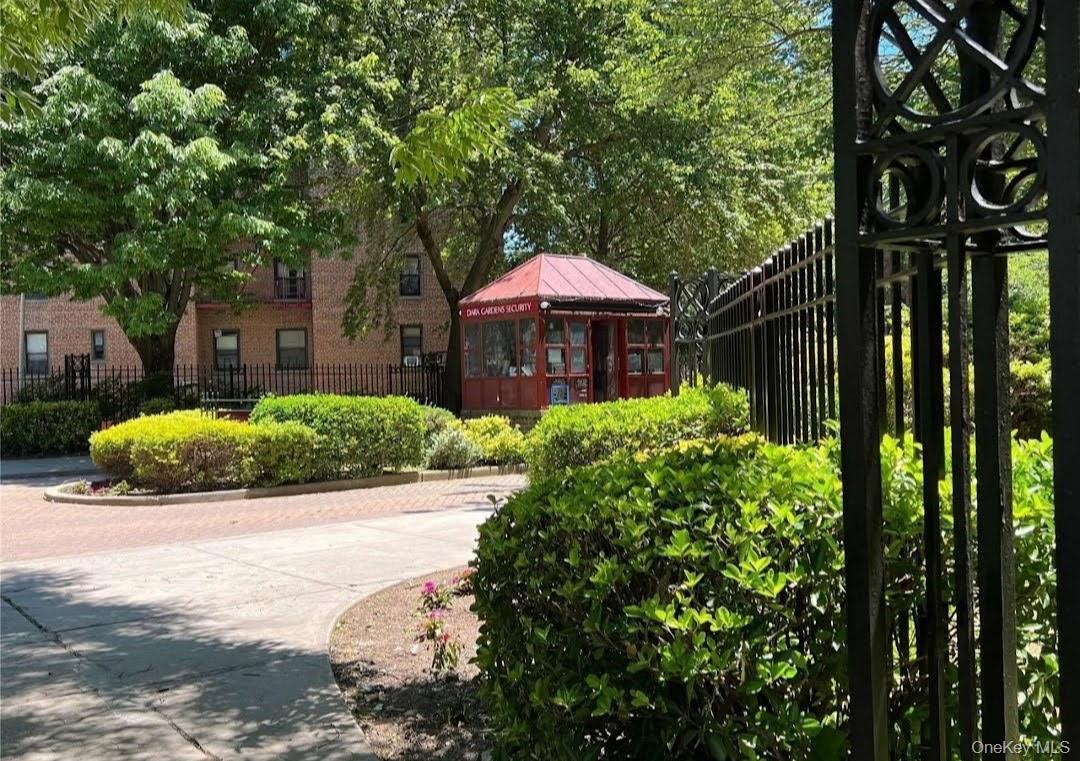 150-11 72nd Road # 4H, Kew Garden Hills, NY 11367