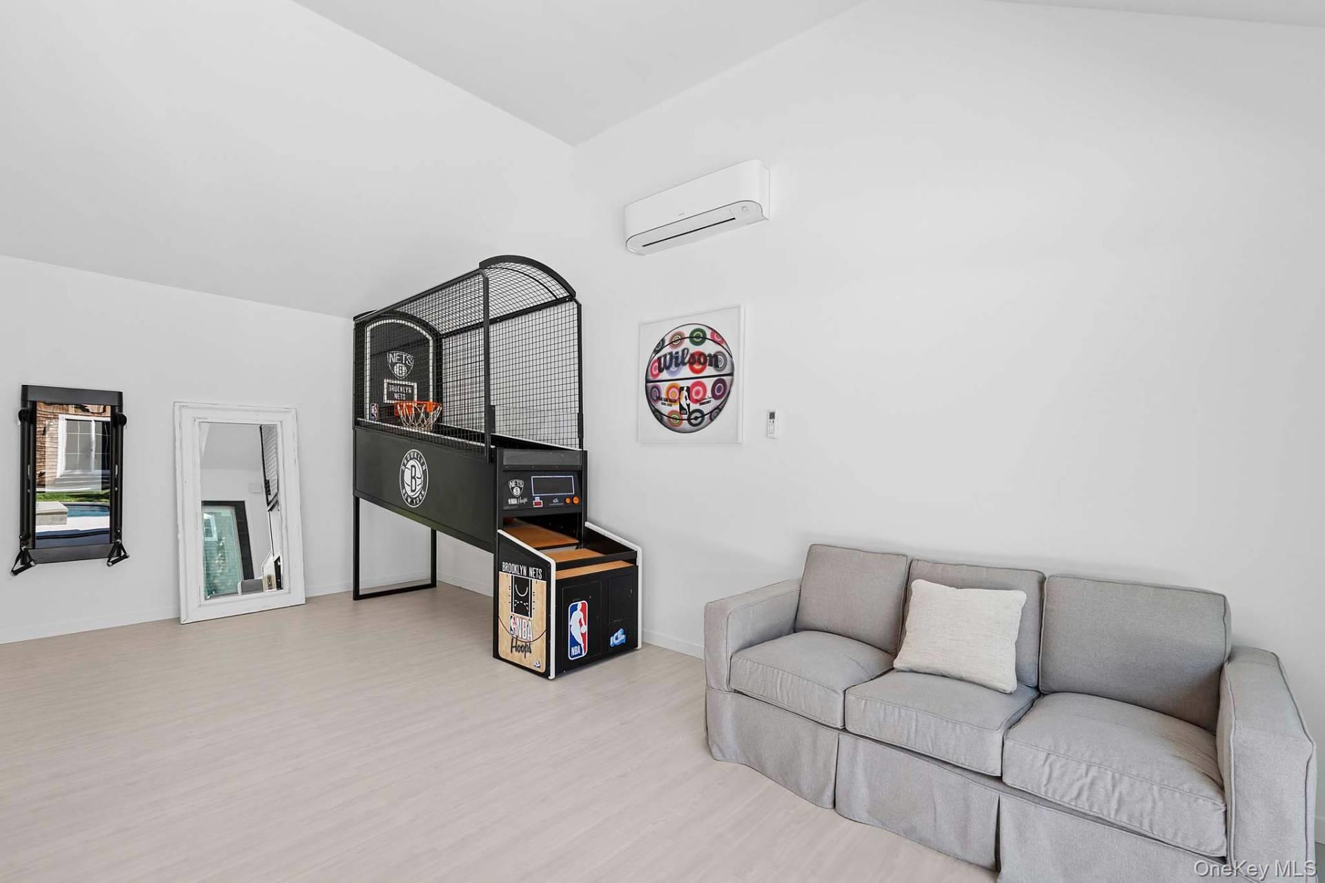 55 Whooping Hollow Road, East Hampton, NY 11937