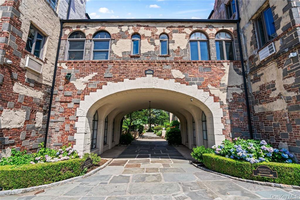 215 Middle Neck Road # 1-3A, Great Neck, NY 11021