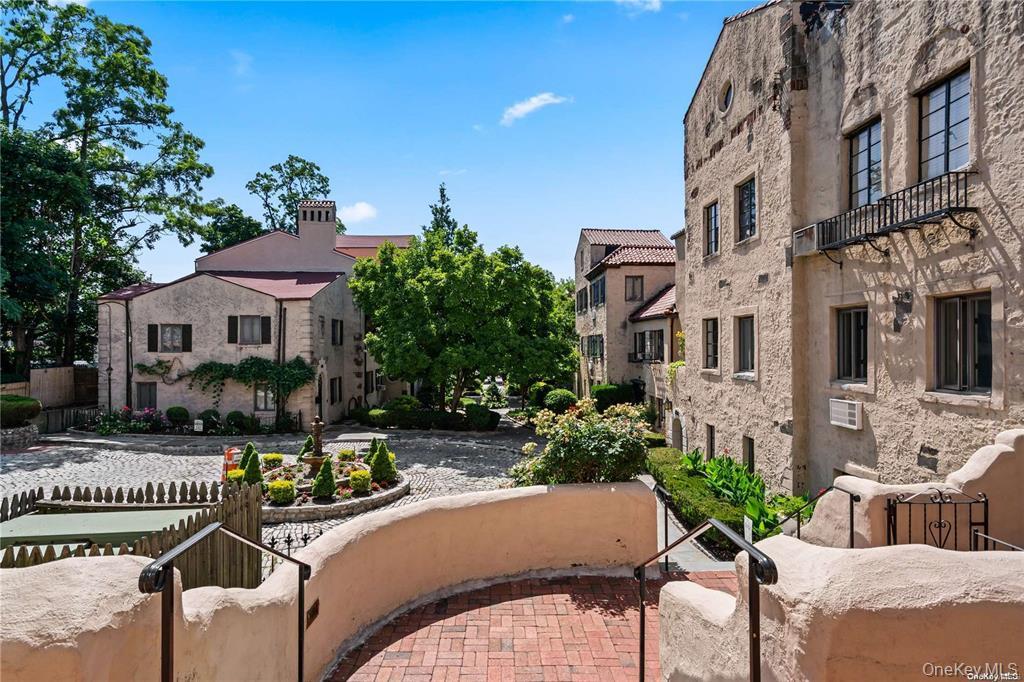 215 Middle Neck Road # 1-3A, Great Neck, NY 11021