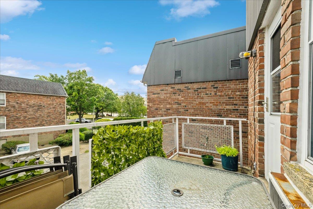 2 Fowler Avenue # 206, Lynbrook, NY 11563