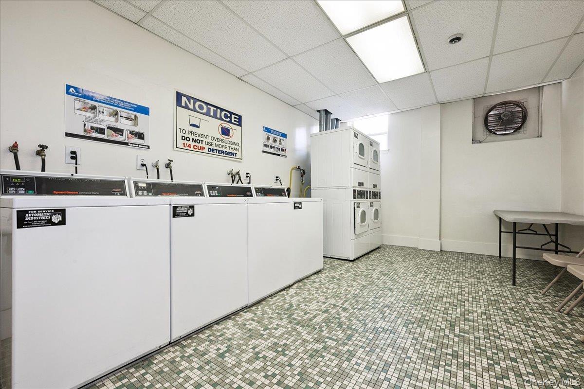 2 Fowler Avenue # 206, Lynbrook, NY 11563