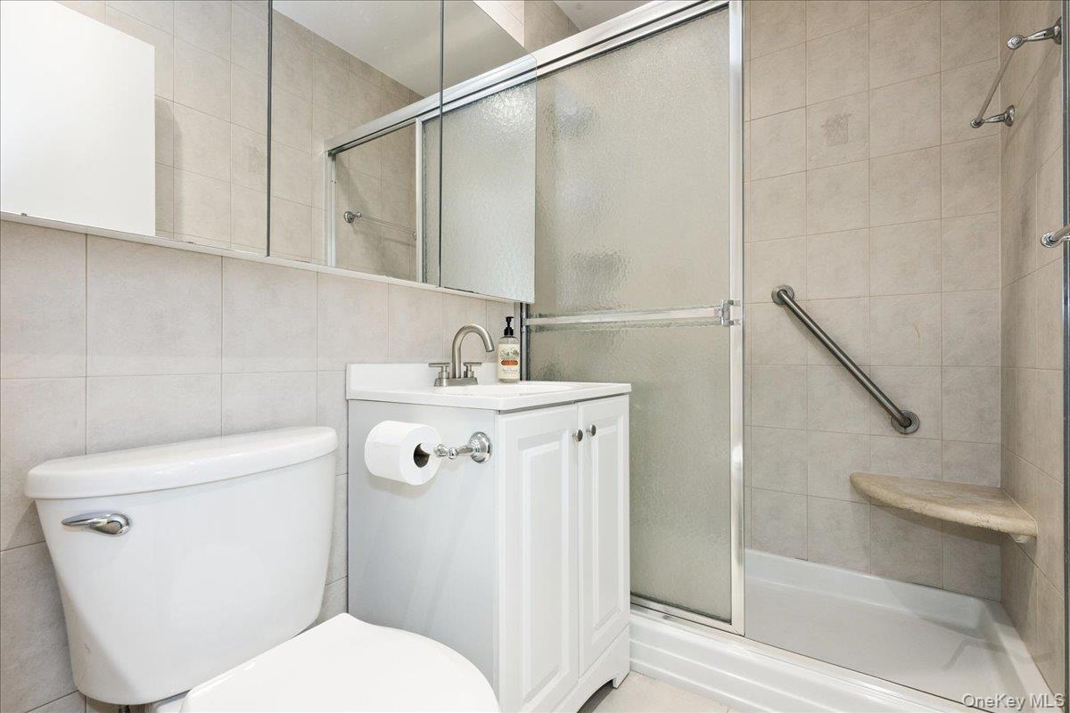 2 Fowler Avenue # 206, Lynbrook, NY 11563