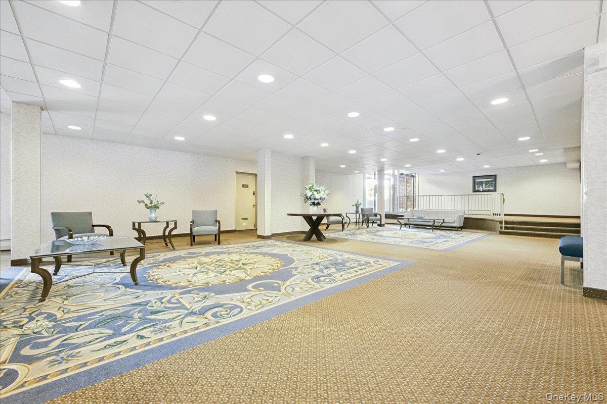 2 Fowler Avenue # 206, Lynbrook, NY 11563