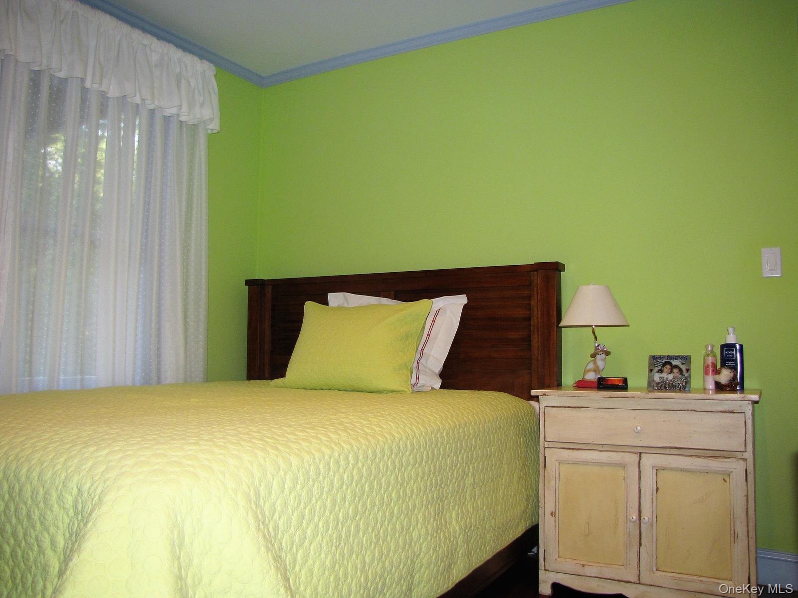 11 West Drive, East Hampton, NY 11937