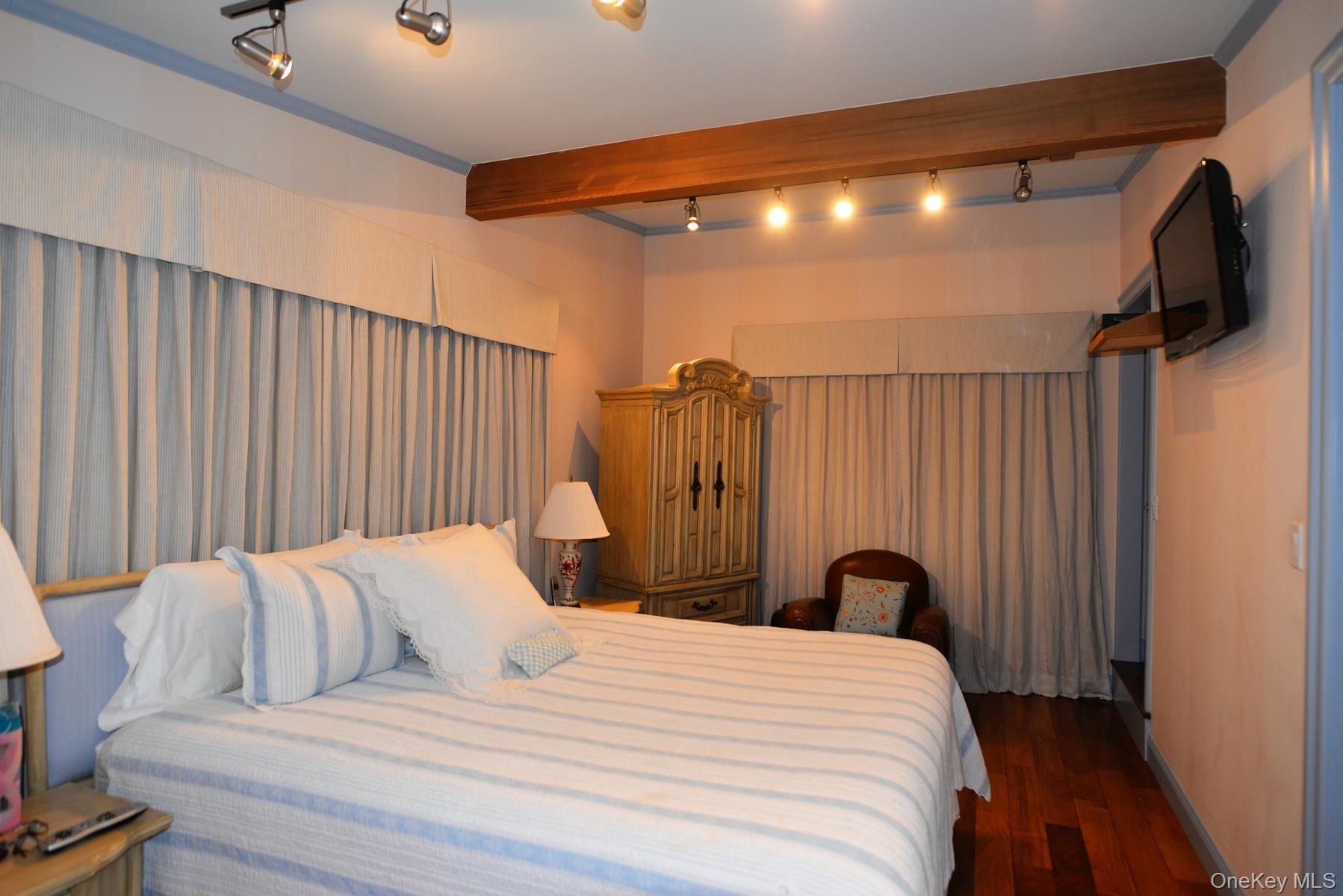 11 West Drive, East Hampton, NY 11937