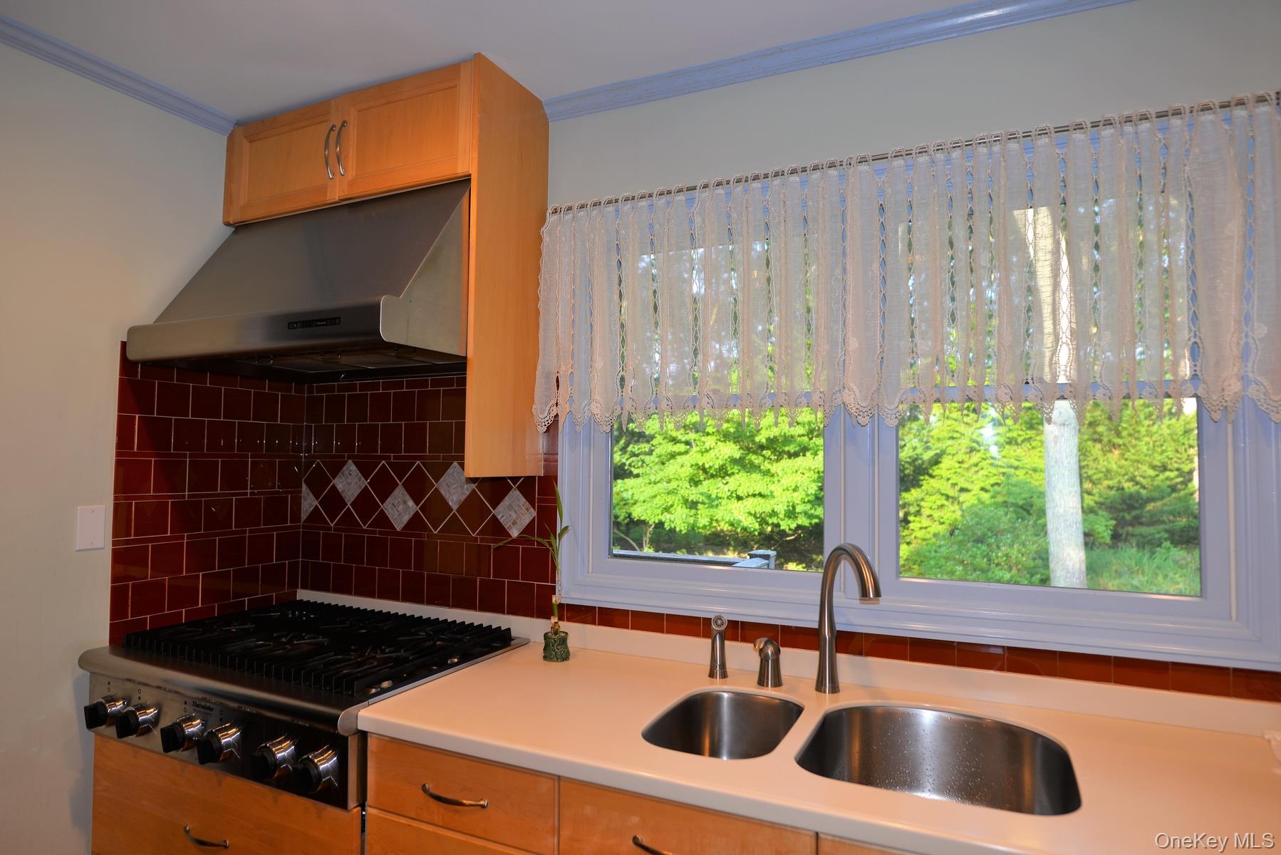 11 West Drive, East Hampton, NY 11937