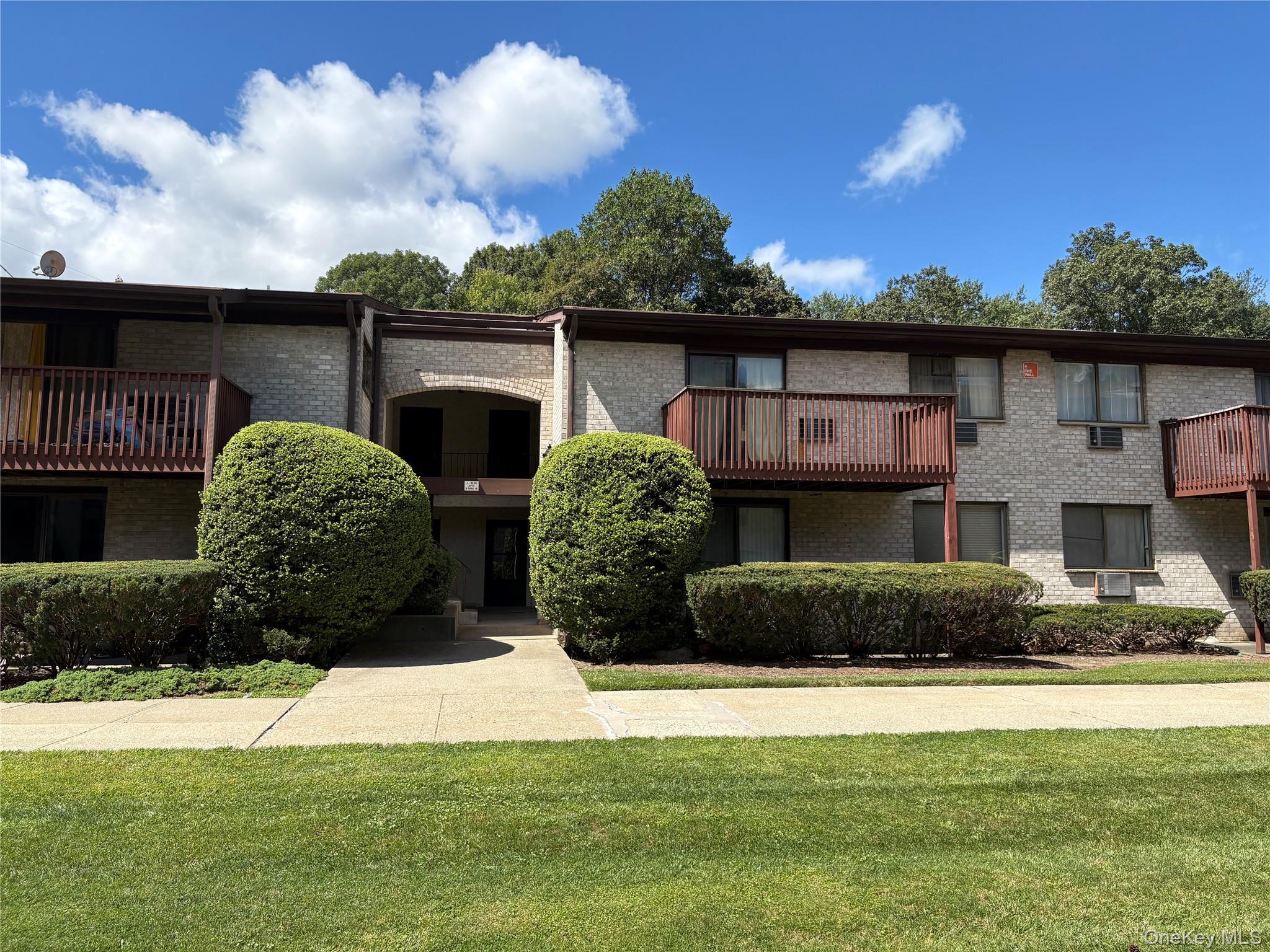 8 Secora Road # J-16, Monsey, NY 10952