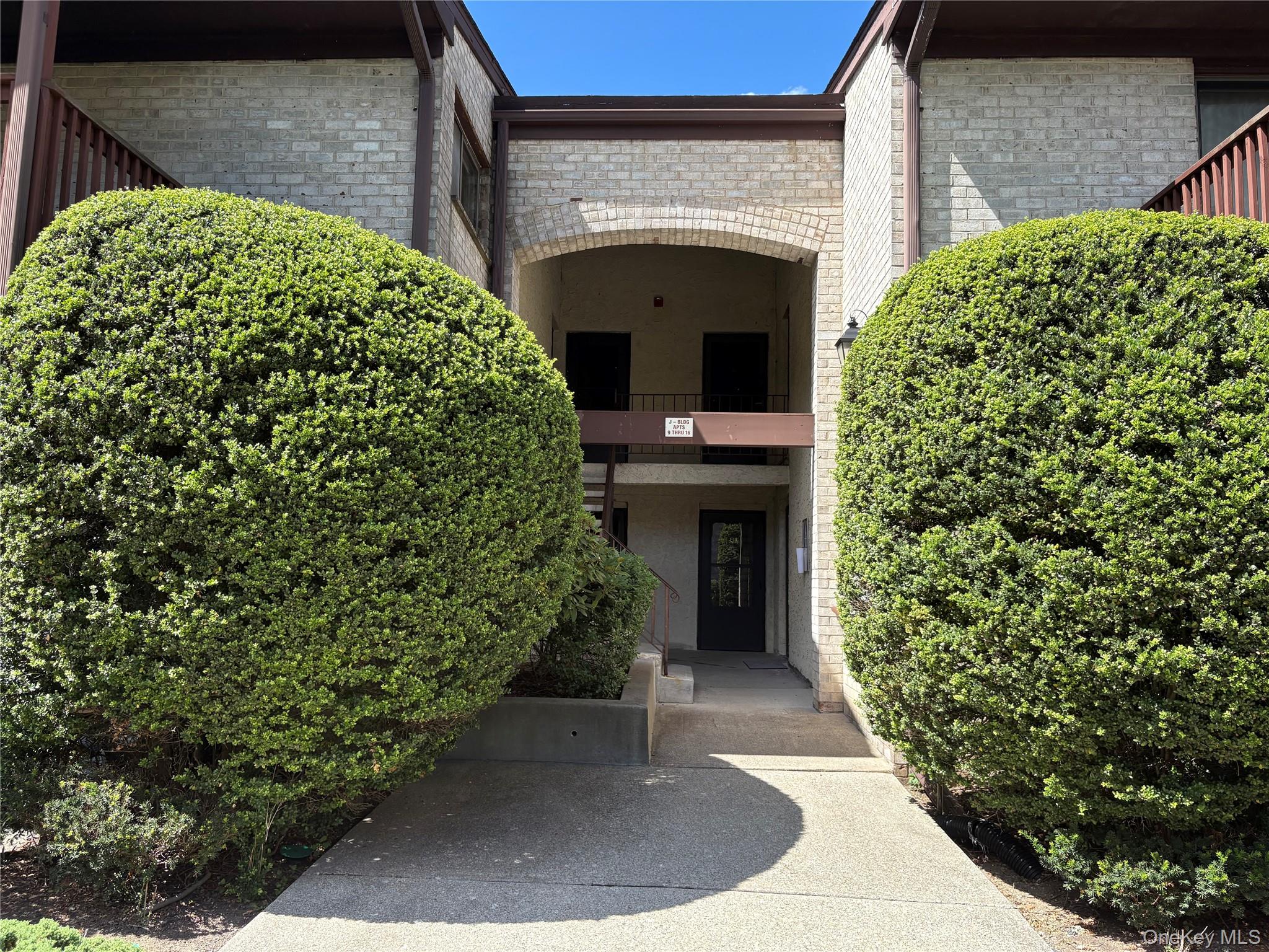 8 Secora Road # J-16, Monsey, NY 10952