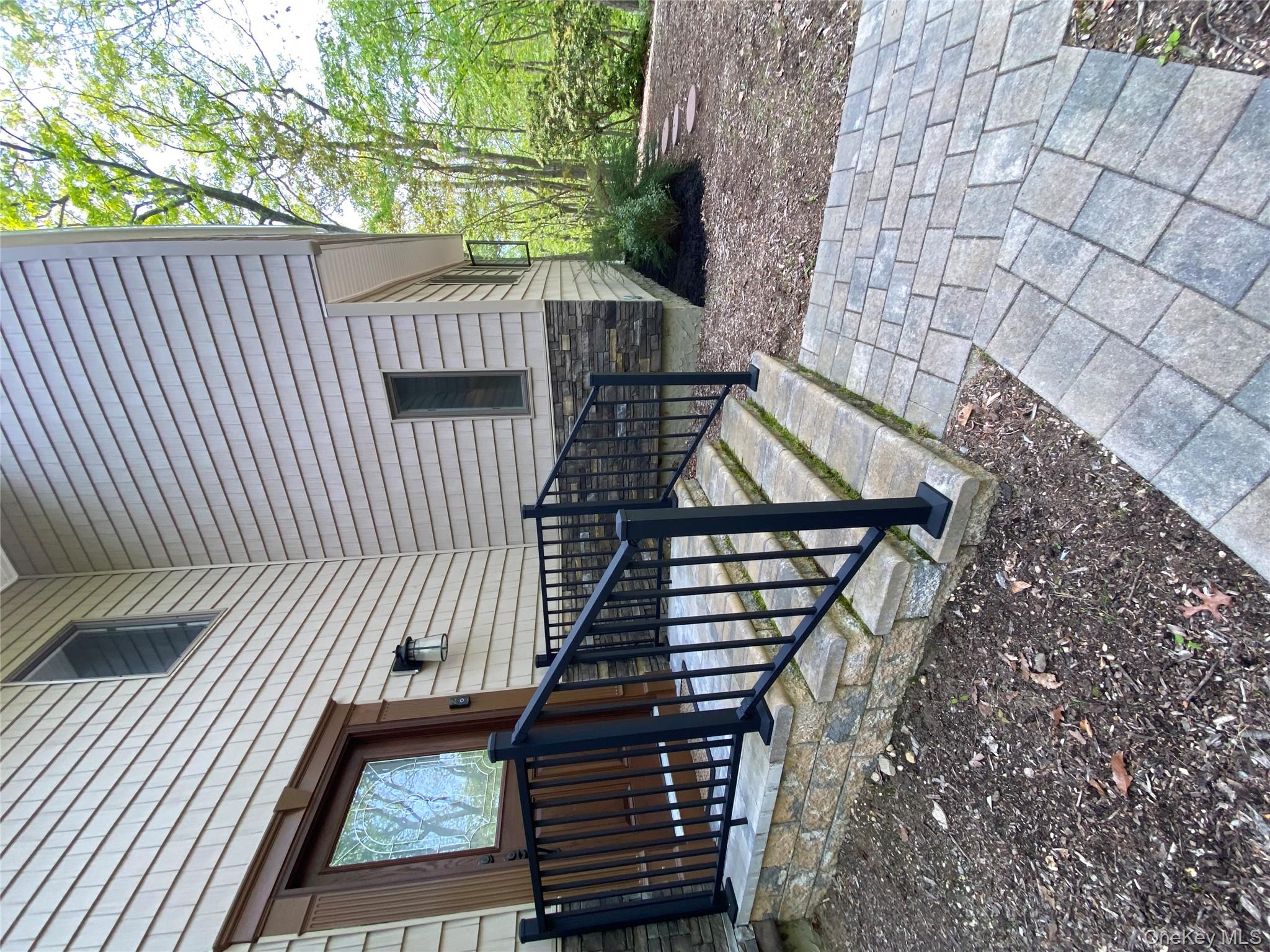 64 HOLLOW ROAD Hollow, Stony Brook, NY 11790