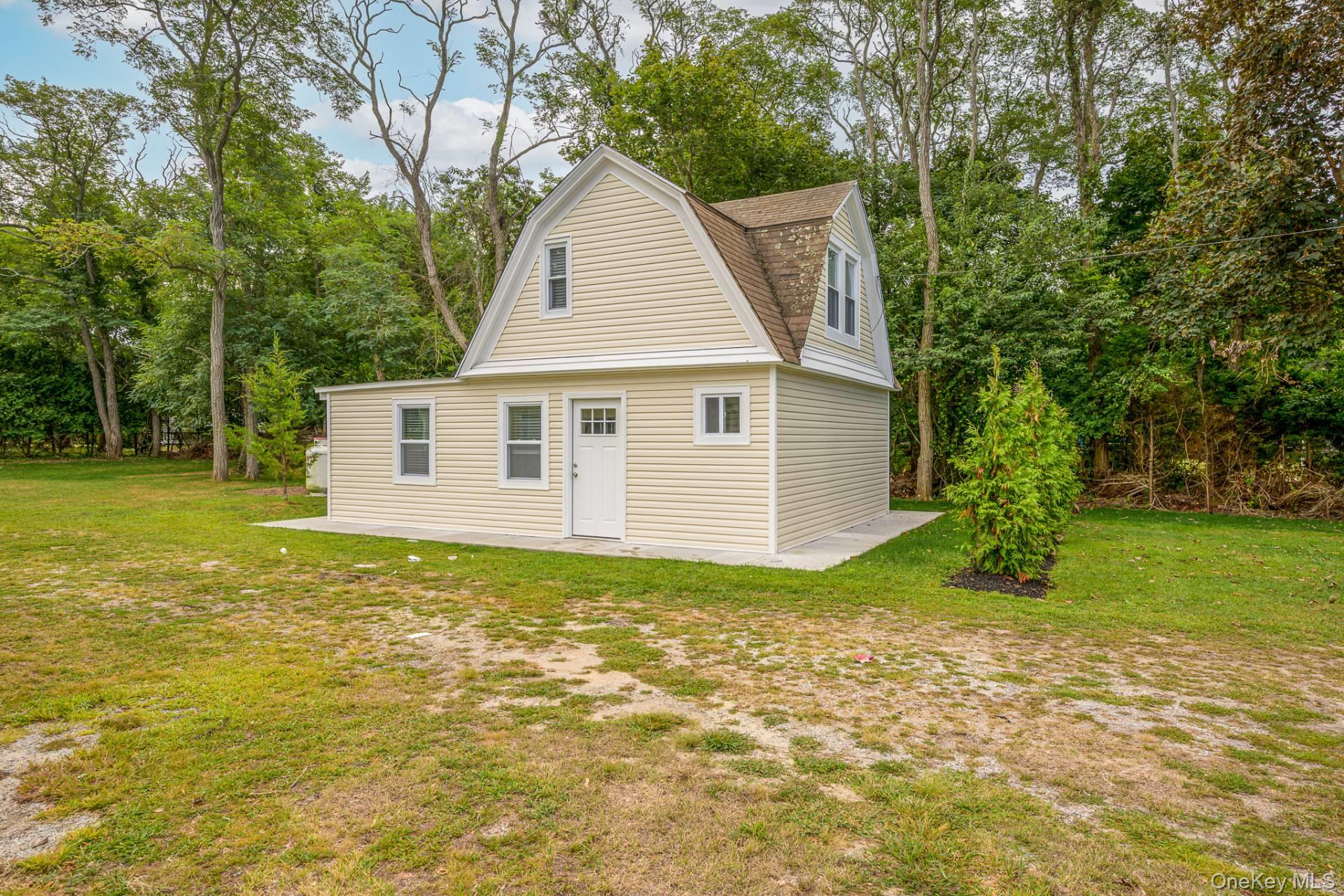 53 Foster Avenue, Hampton Bays, NY 11946