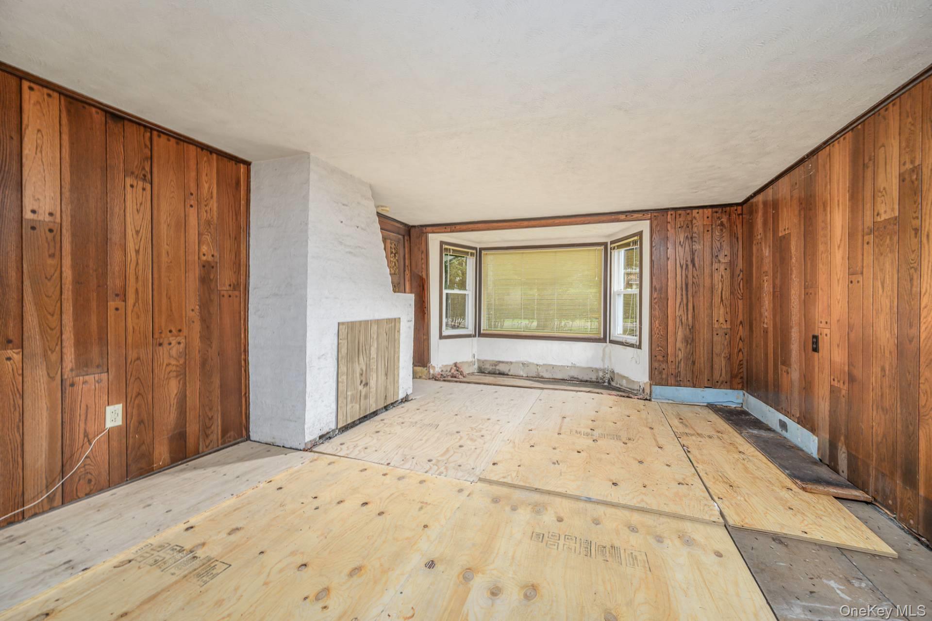 53 Foster Avenue, Hampton Bays, NY 11946