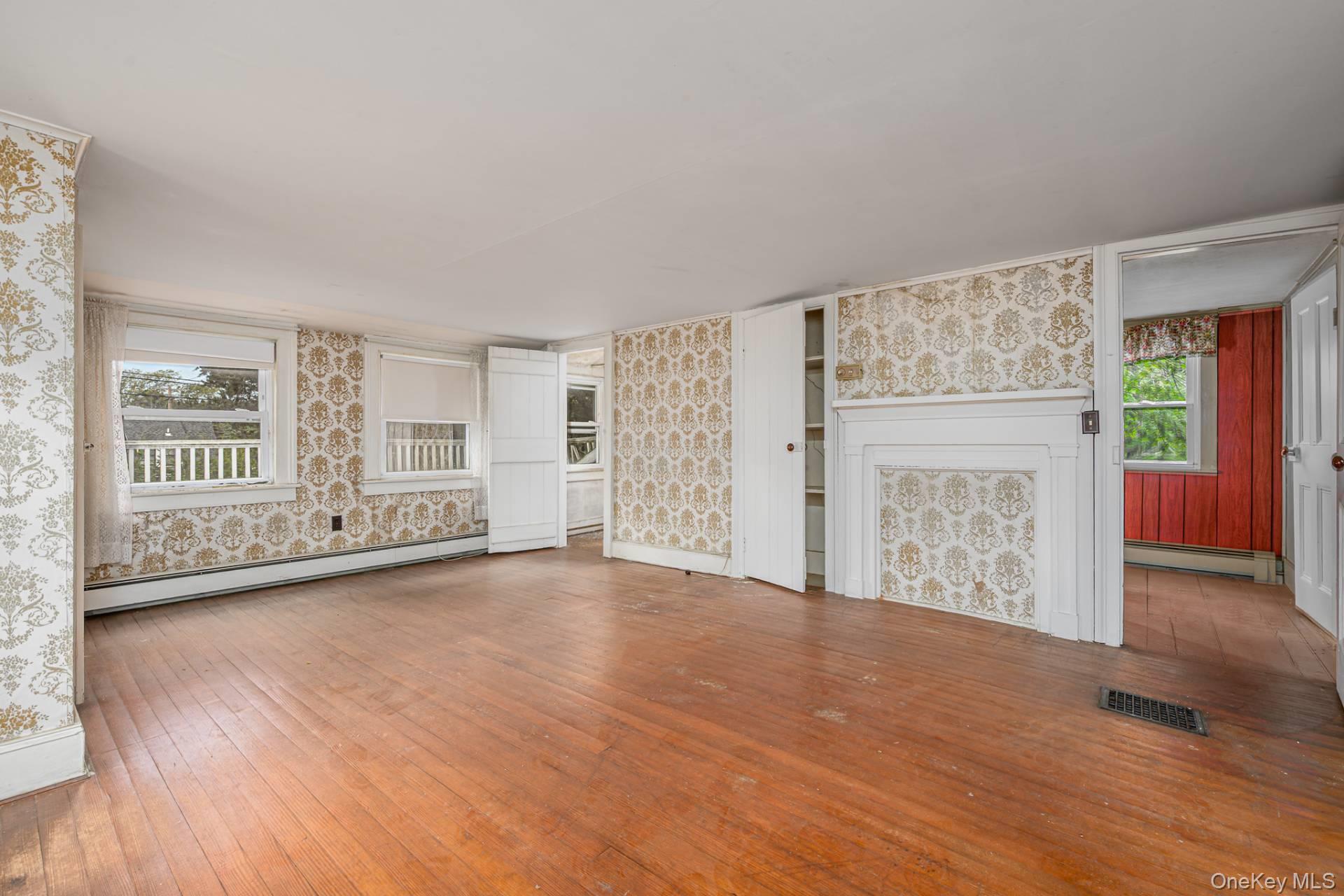 53 Foster Avenue, Hampton Bays, NY 11946