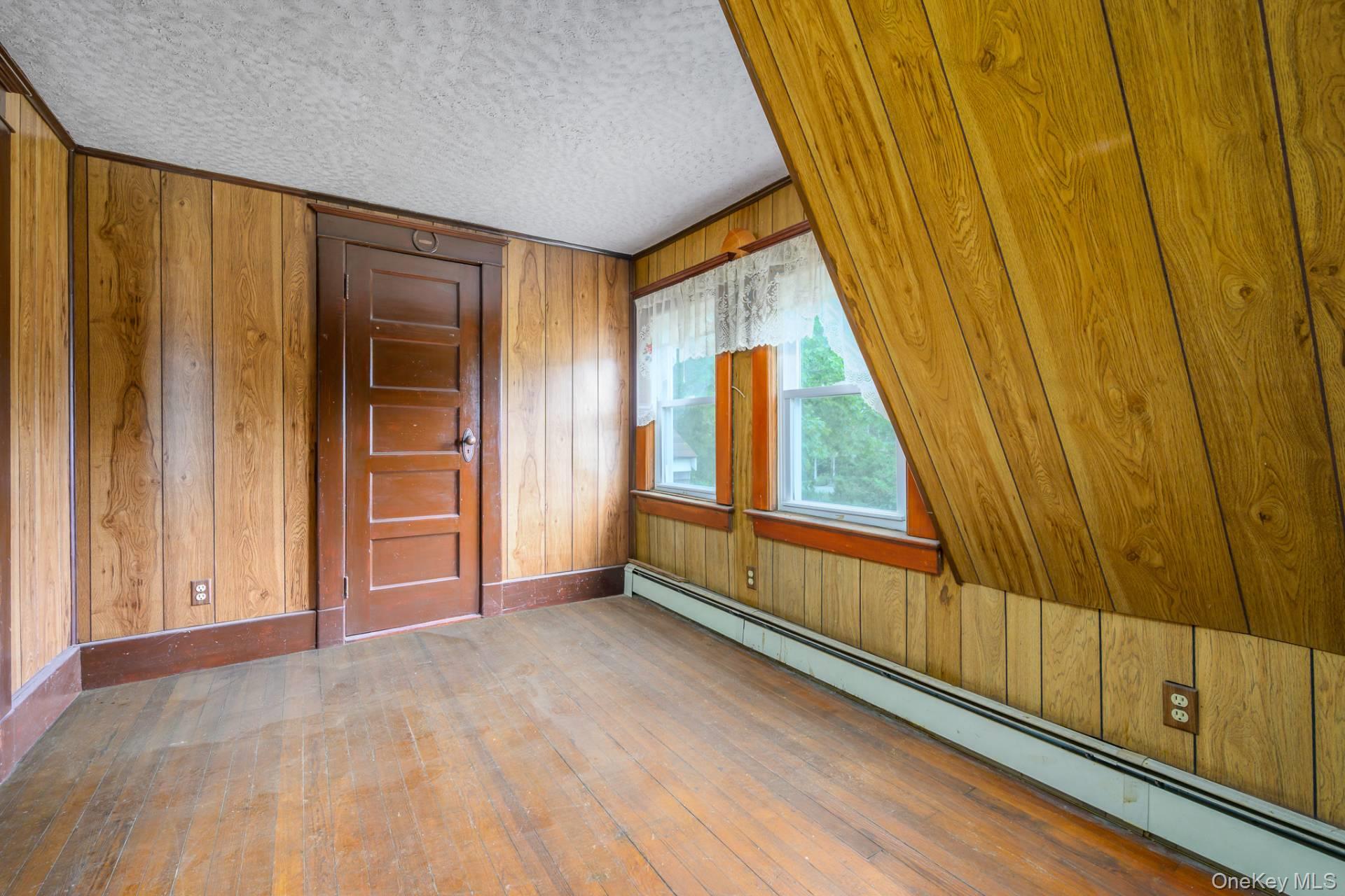 53 Foster Avenue, Hampton Bays, NY 11946