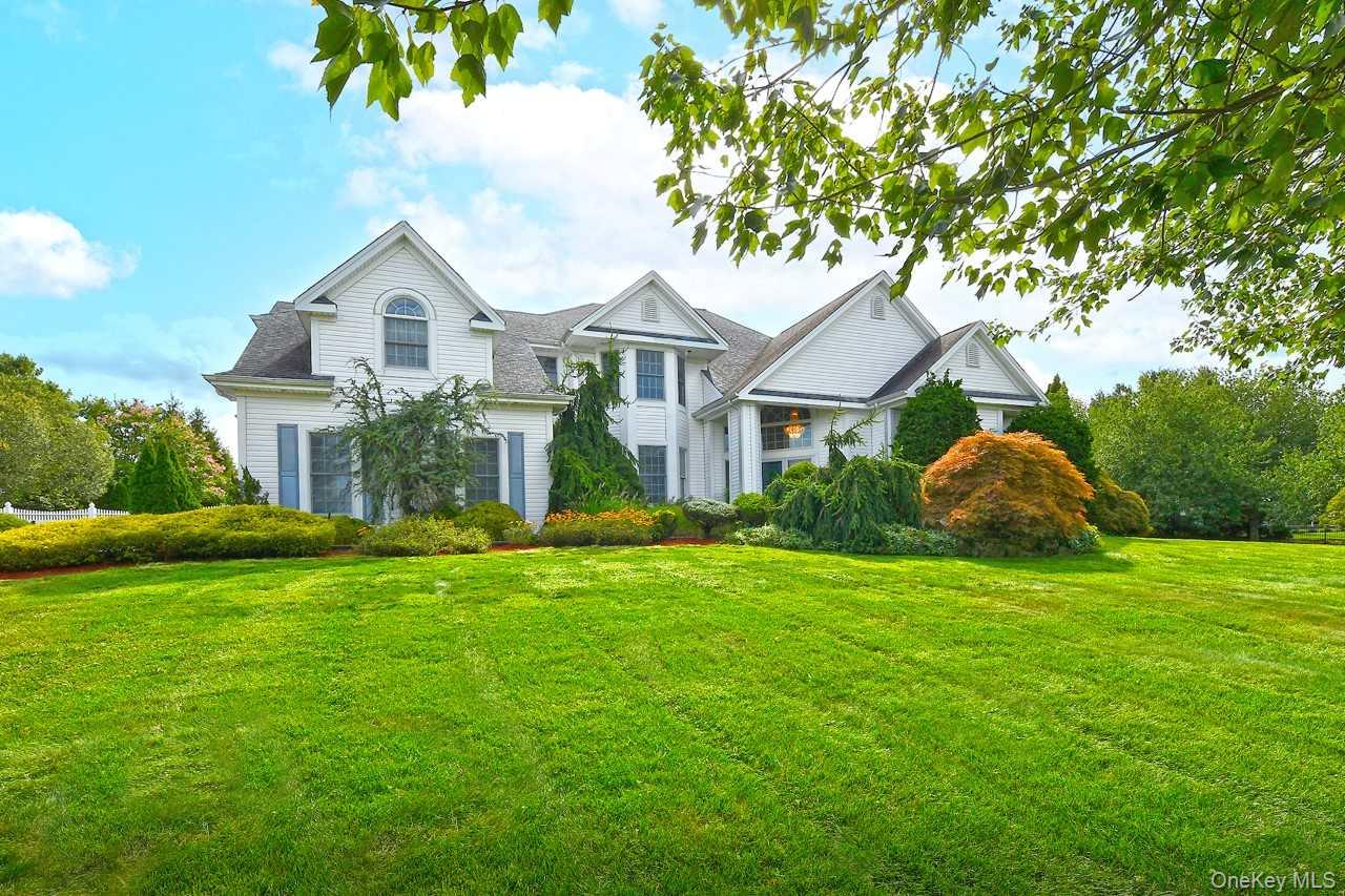 2 Andiron Court, Dix Hills, NY 11746