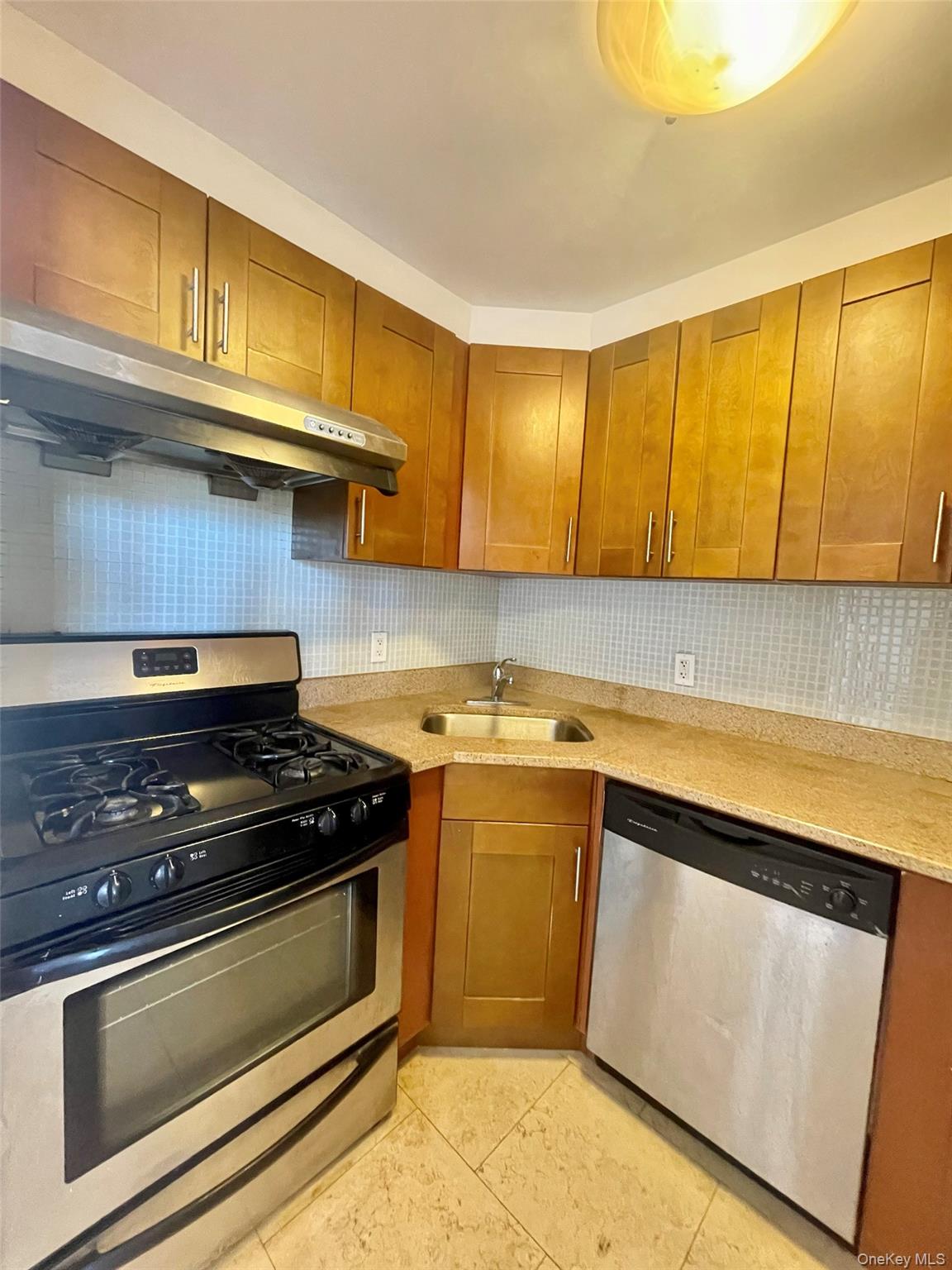 38-34 Parsons Blvd # 8B, Flushing, NY 11354