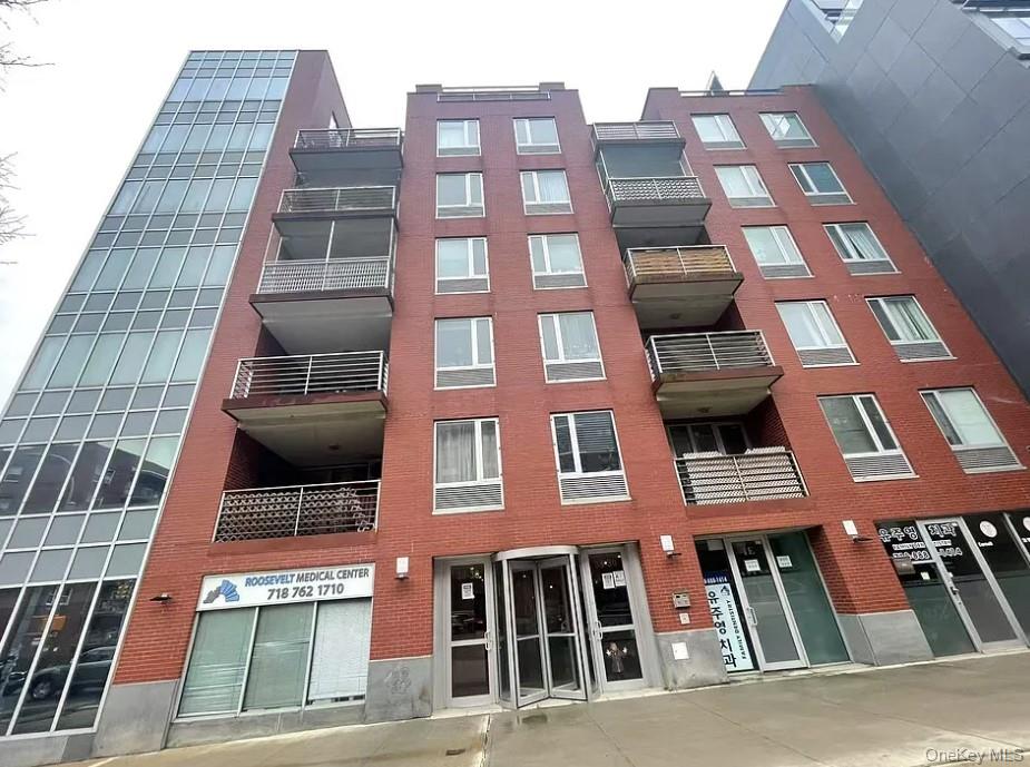 38-34 Parsons Blvd # 8B, Flushing, NY 11354