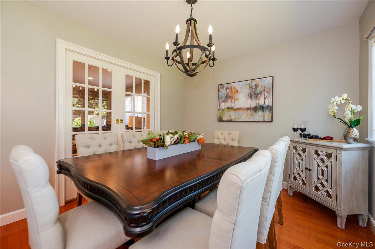 10 Pashen Place, Dix Hills, NY 11746