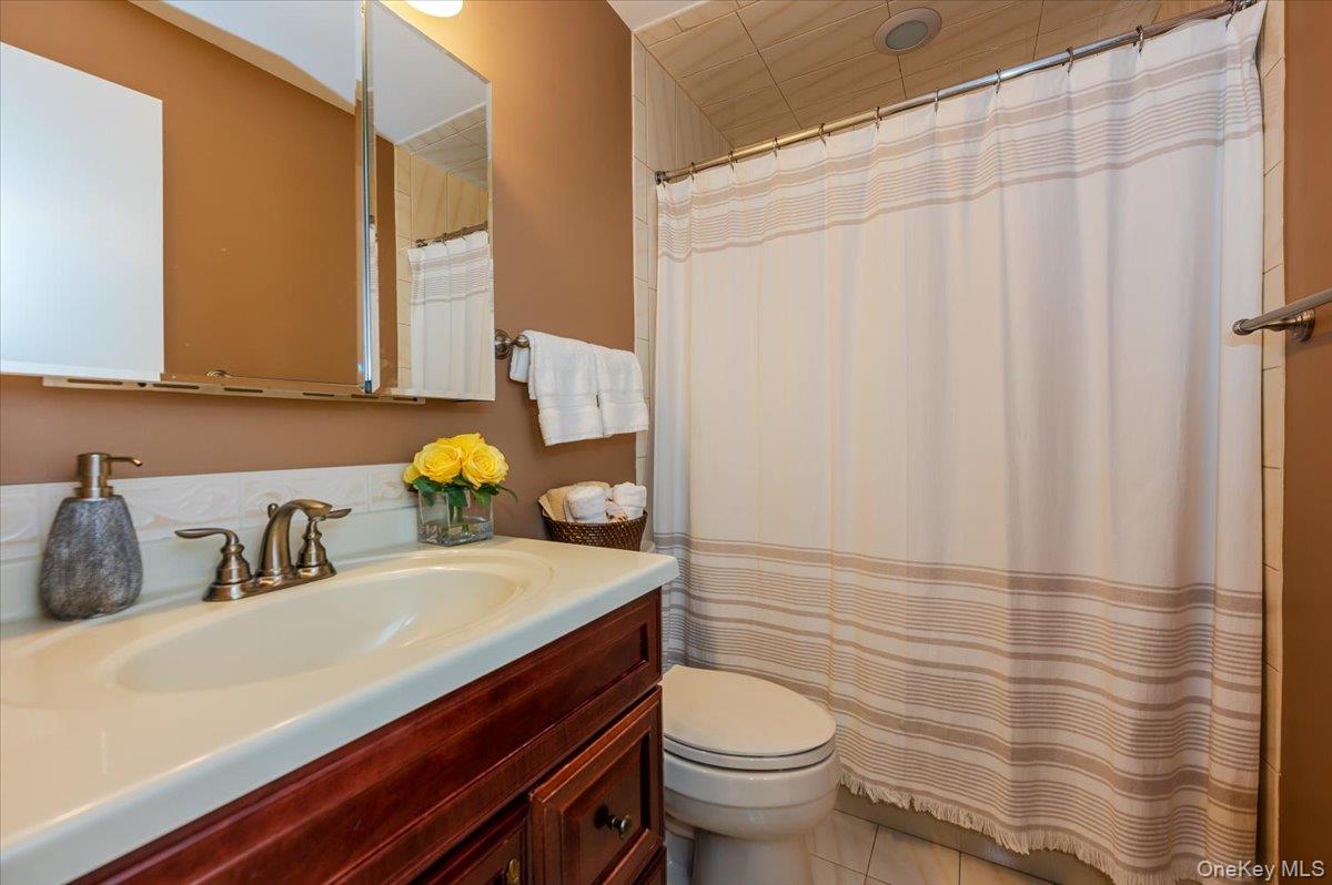 10 Pashen Place, Dix Hills, NY 11746