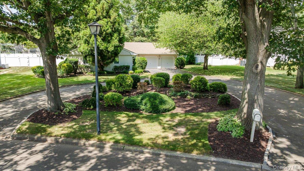 10 Pashen Place, Dix Hills, NY 11746